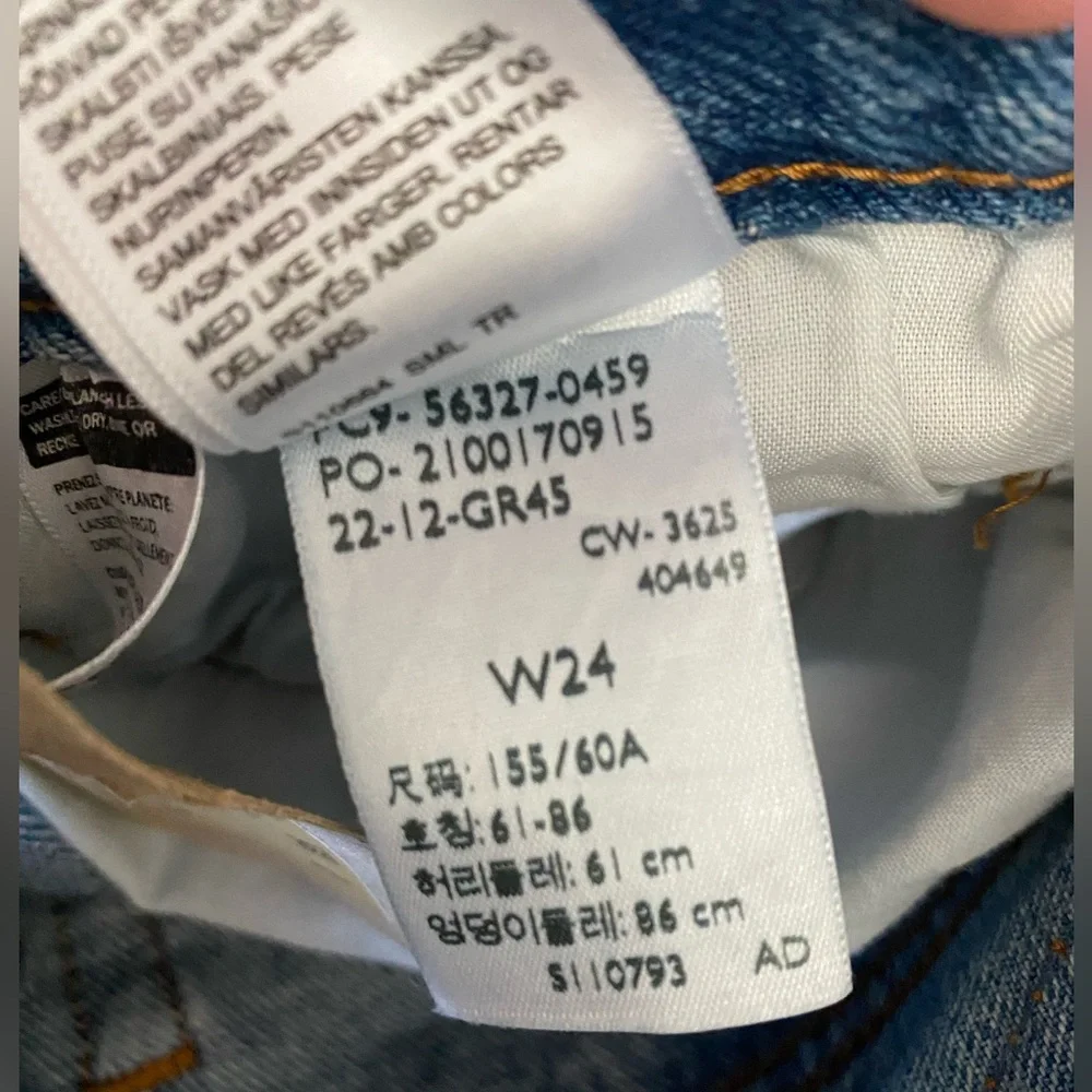 🖤 NWT Levi's Distressed High-Rise Denim Shorts w/tags - Picture 4 of 8